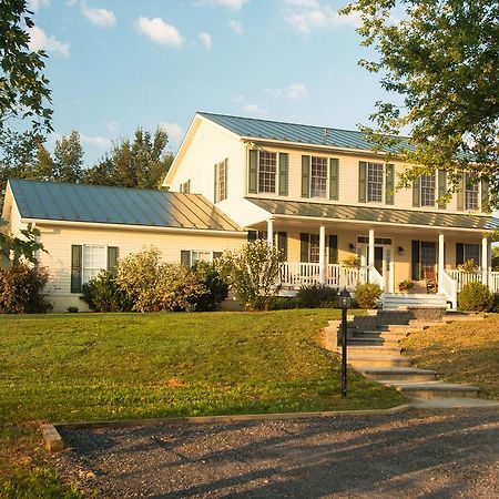 Hillbrook Inn & Spa (Adults Only) Чарлс Таун Екстериор снимка