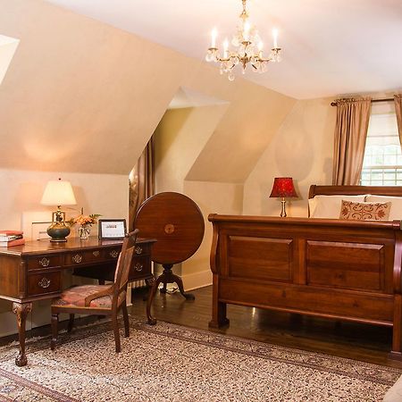 Hillbrook Inn & Spa (Adults Only) Чарлс Таун Екстериор снимка