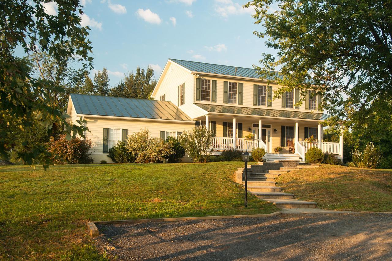 Hillbrook Inn & Spa (Adults Only) Чарлс Таун Екстериор снимка