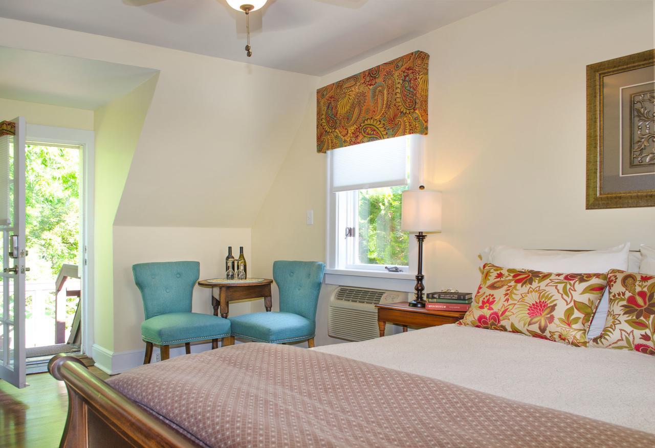 Hillbrook Inn & Spa (Adults Only) Чарлс Таун Екстериор снимка