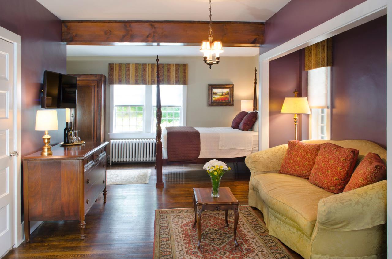 Hillbrook Inn & Spa (Adults Only) Чарлс Таун Екстериор снимка
