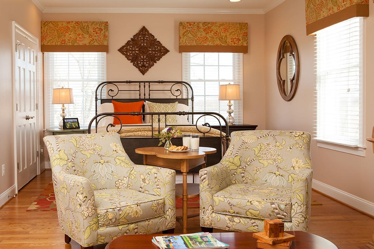 Hillbrook Inn & Spa (Adults Only) Чарлс Таун Екстериор снимка