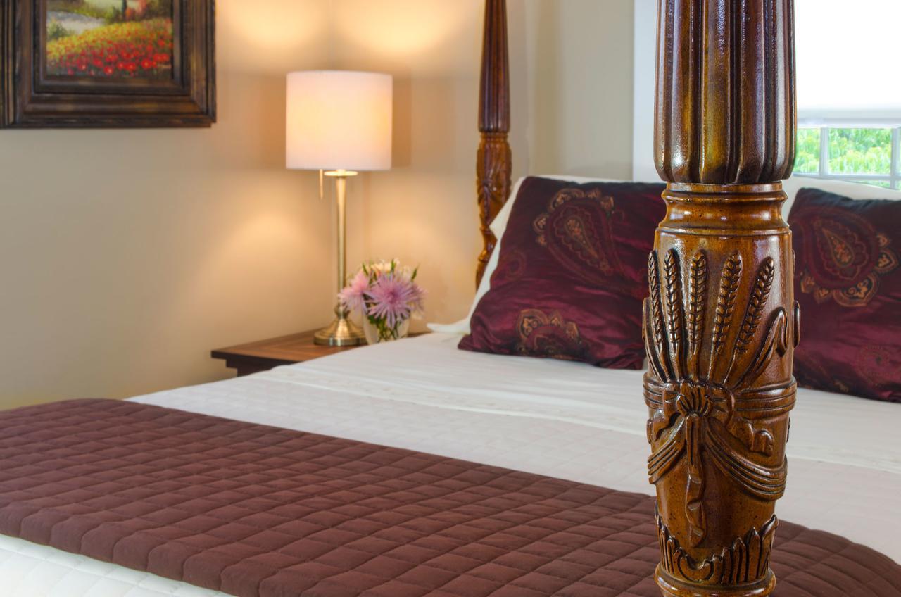 Hillbrook Inn & Spa (Adults Only) Чарлс Таун Екстериор снимка