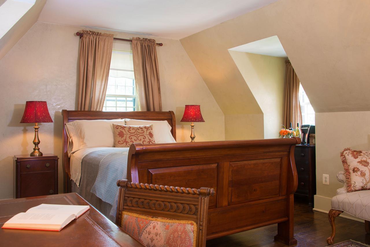 Hillbrook Inn & Spa (Adults Only) Чарлс Таун Екстериор снимка