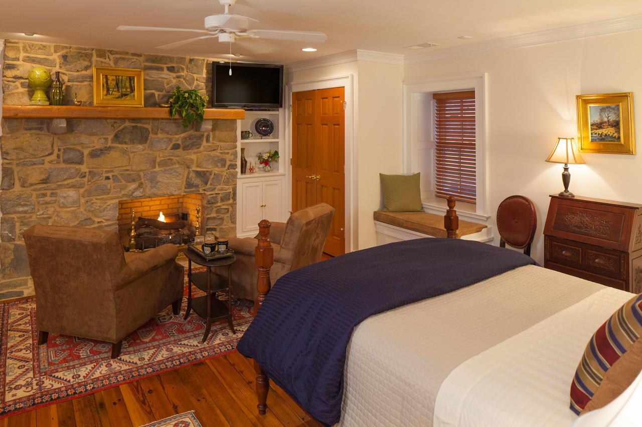 Hillbrook Inn & Spa (Adults Only) Чарлс Таун Екстериор снимка