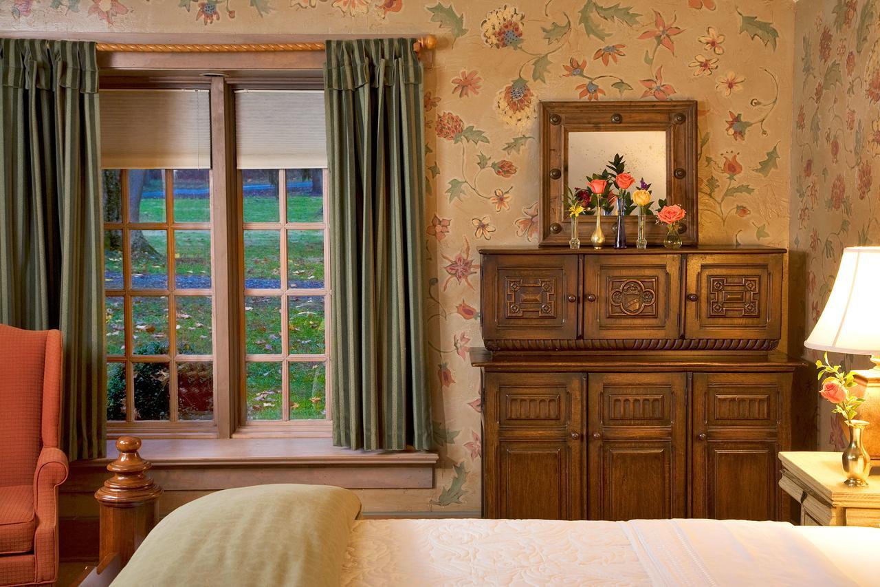 Hillbrook Inn & Spa (Adults Only) Чарлс Таун Екстериор снимка