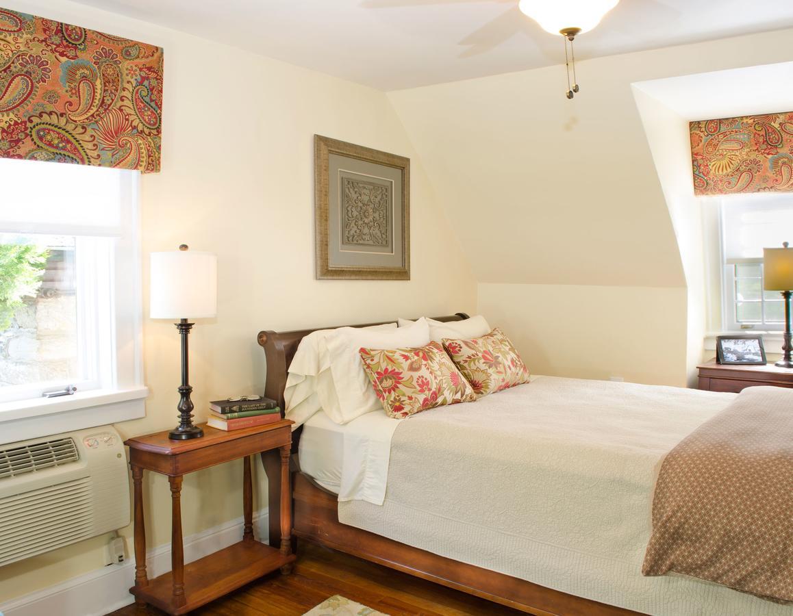 Hillbrook Inn & Spa (Adults Only) Чарлс Таун Екстериор снимка