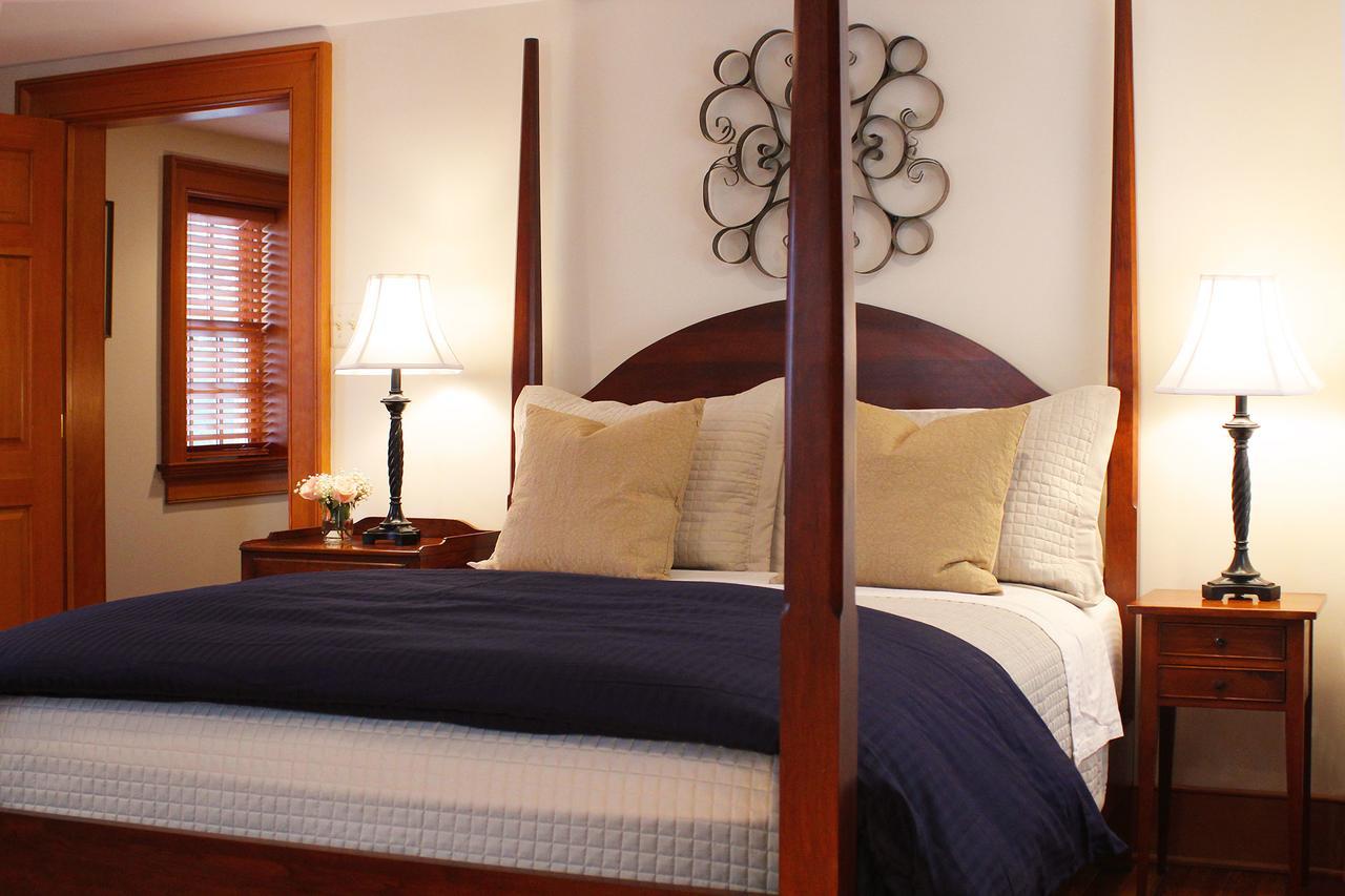 Hillbrook Inn & Spa (Adults Only) Чарлс Таун Екстериор снимка
