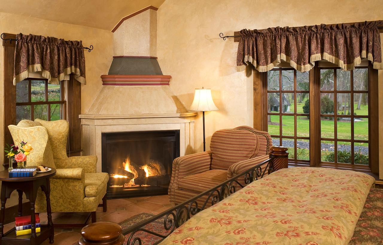 Hillbrook Inn & Spa (Adults Only) Чарлс Таун Екстериор снимка