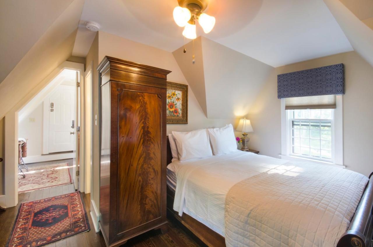 Hillbrook Inn & Spa (Adults Only) Чарлс Таун Екстериор снимка