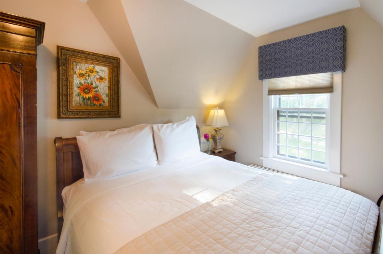 Hillbrook Inn & Spa (Adults Only) Чарлс Таун Екстериор снимка