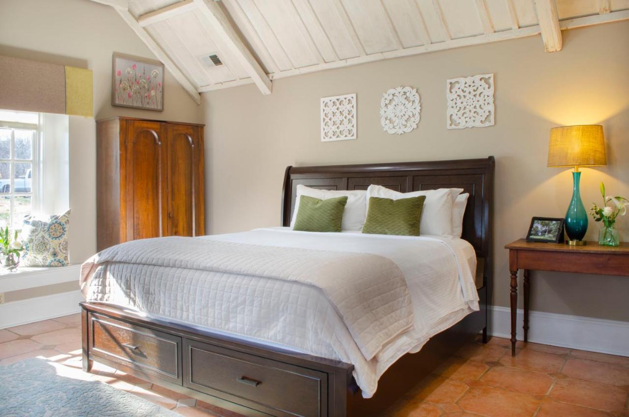 Hillbrook Inn & Spa (Adults Only) Чарлс Таун Екстериор снимка