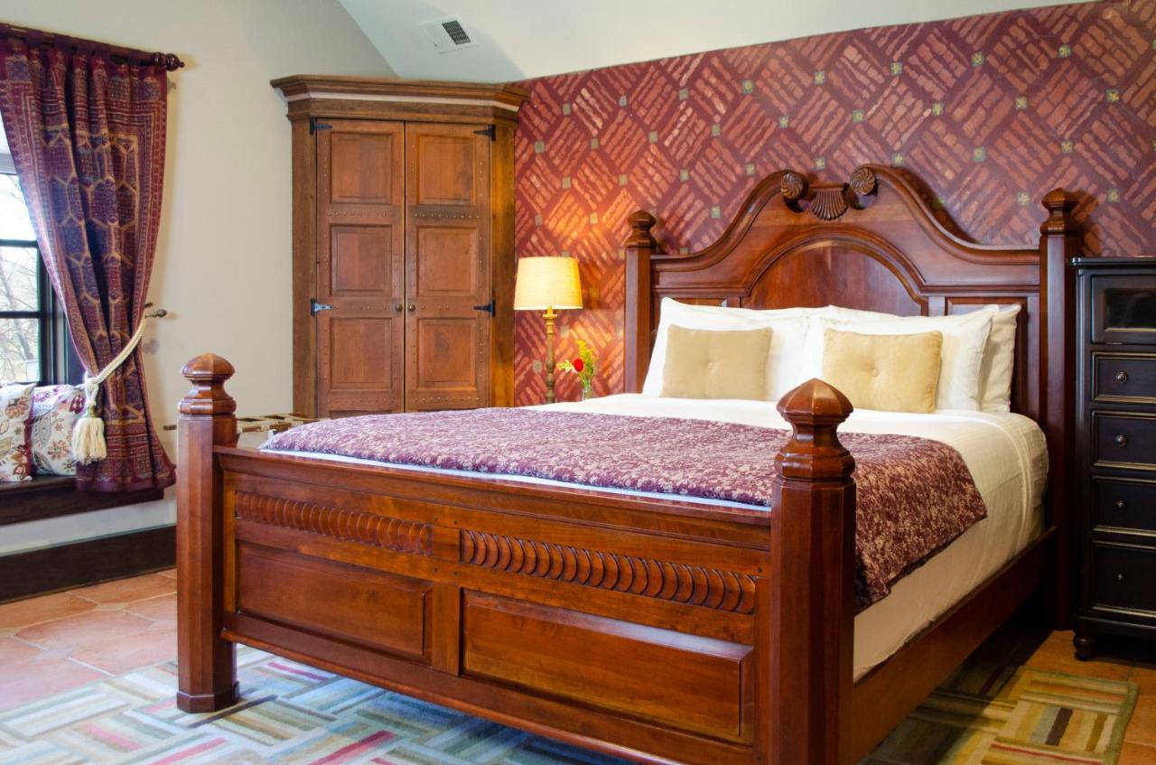Hillbrook Inn & Spa (Adults Only) Чарлс Таун Екстериор снимка